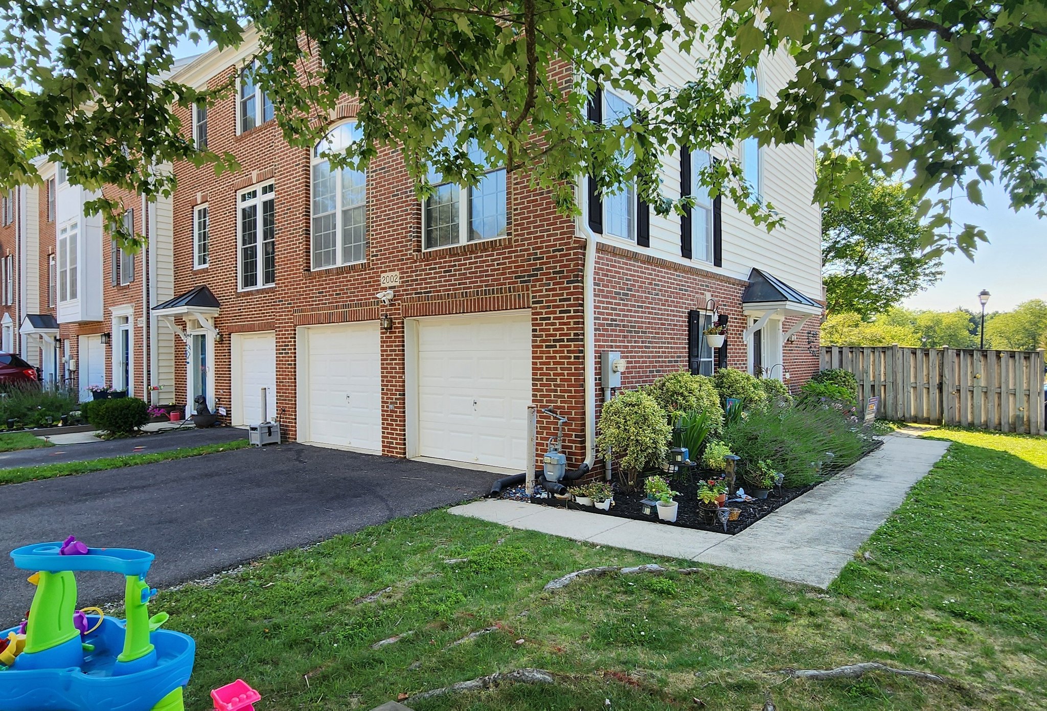 Crofton Townhome: 2002 Dalewood Ct.