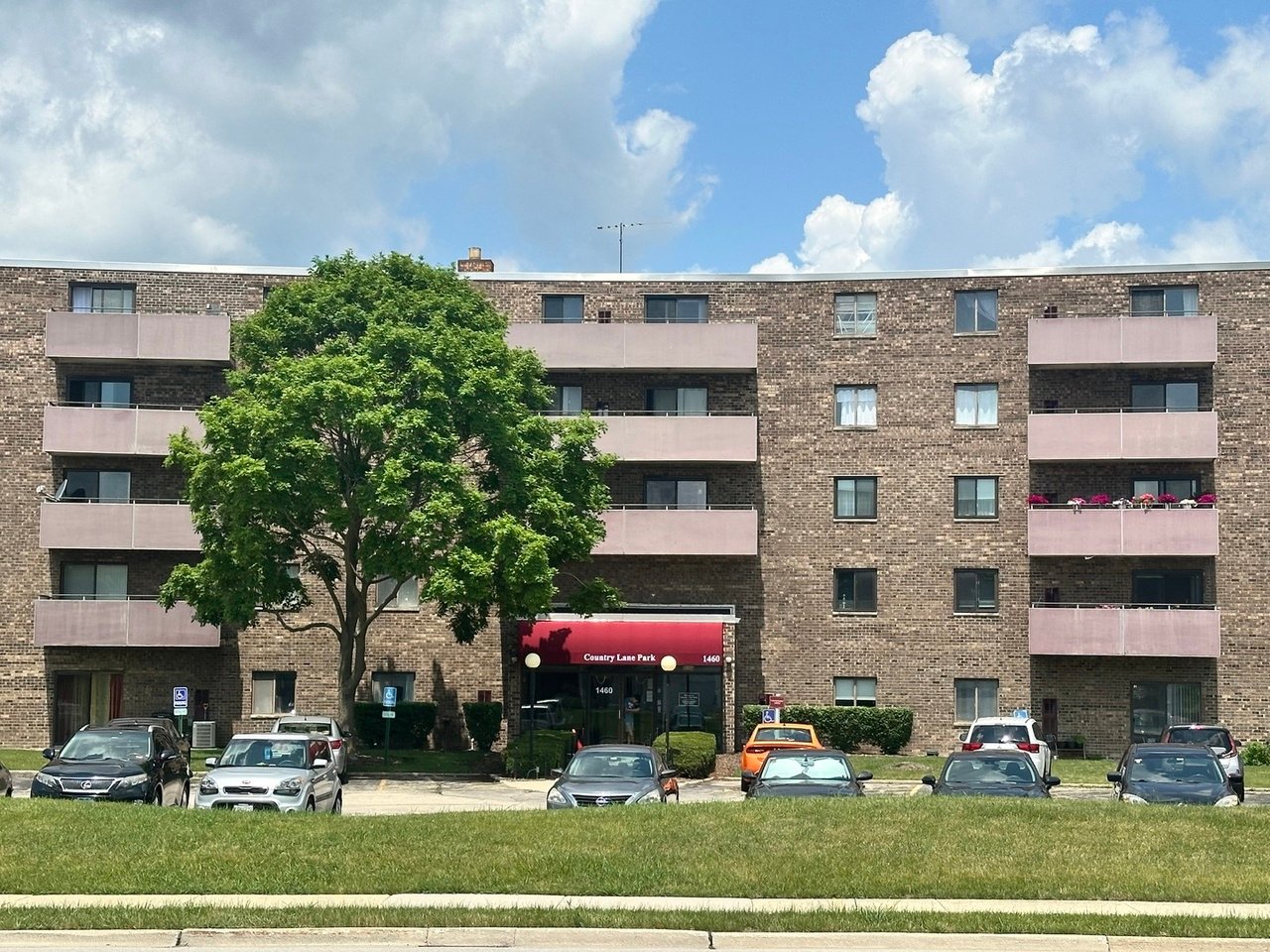 Schaumburg Condo: 1460 Fairlane Dr