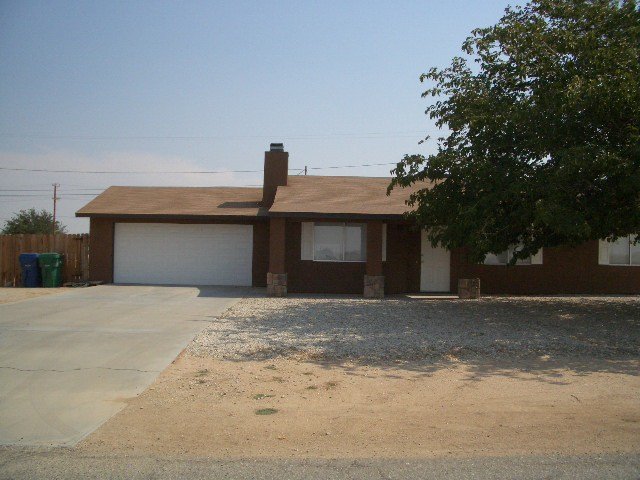 California City House: 9120 Peach Ave