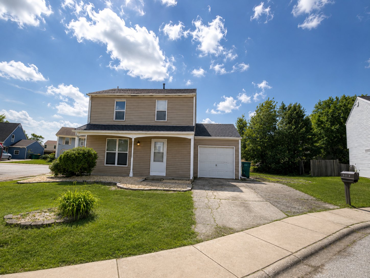 Merrillville House: 962 W 59th Cir