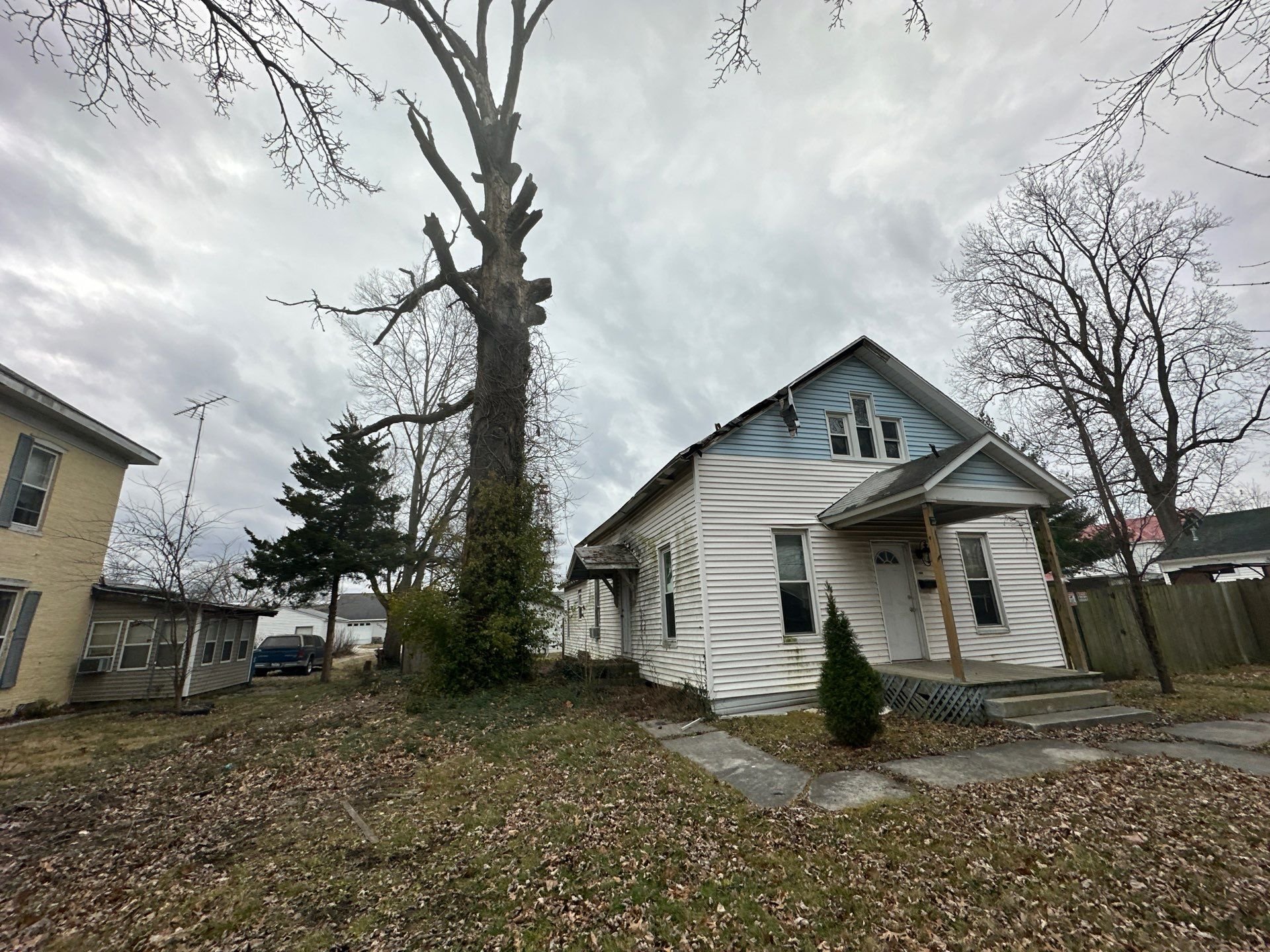 Centralia House: 227 N Hickory St