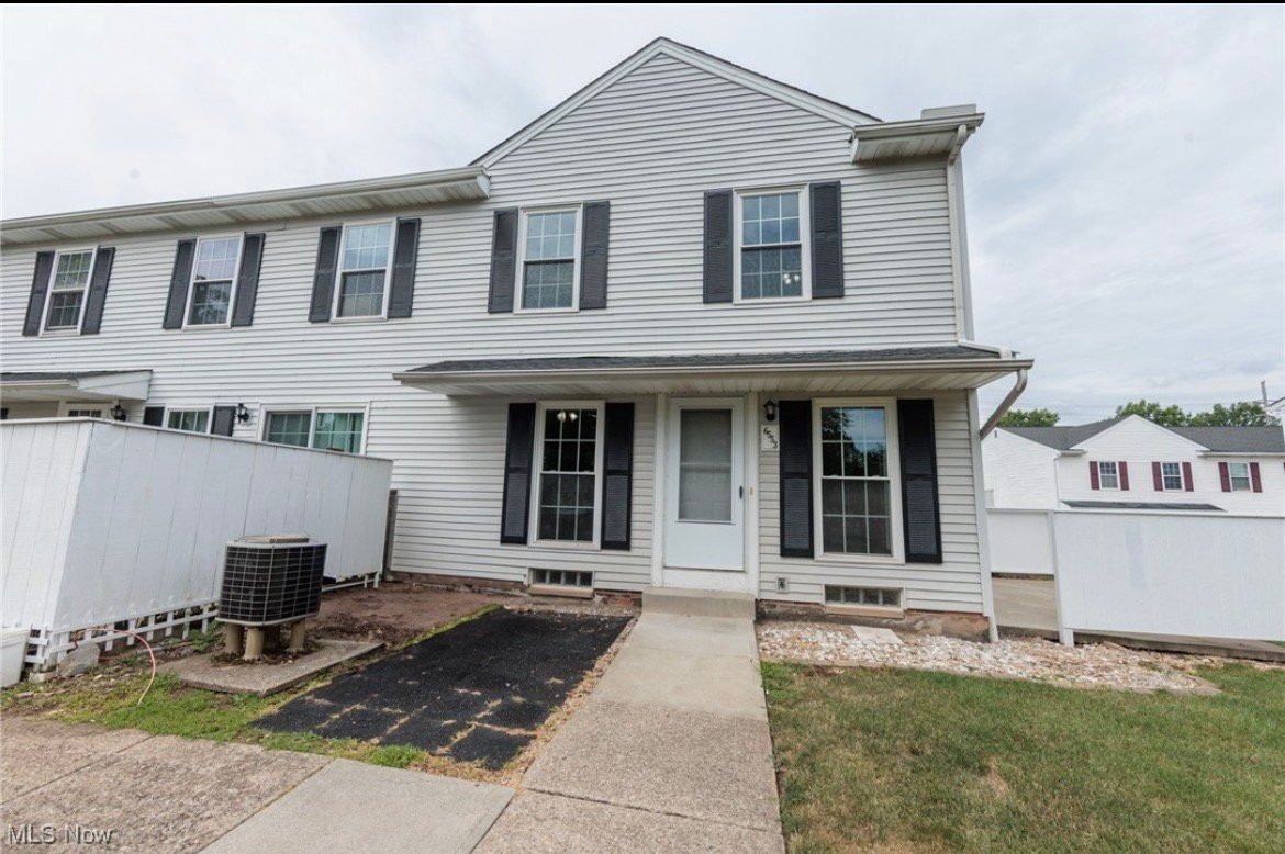 Brook Park Condo: 6553 Engle Rd