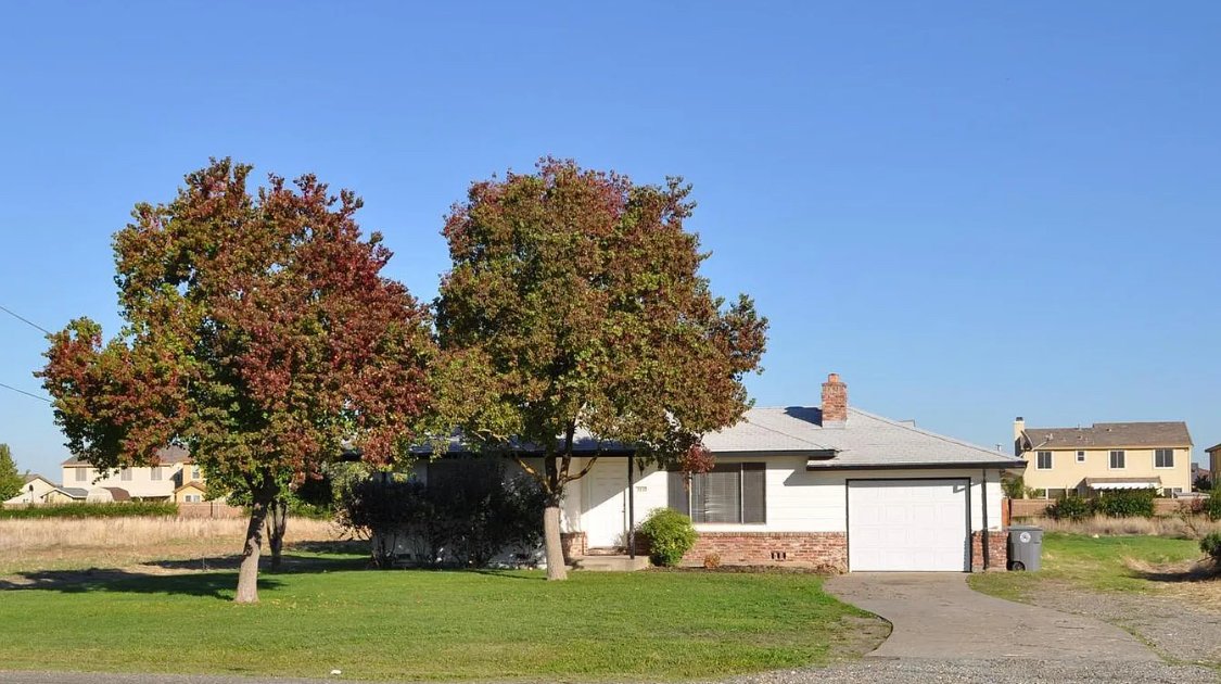 Elk Grove House: 8669 Bow St