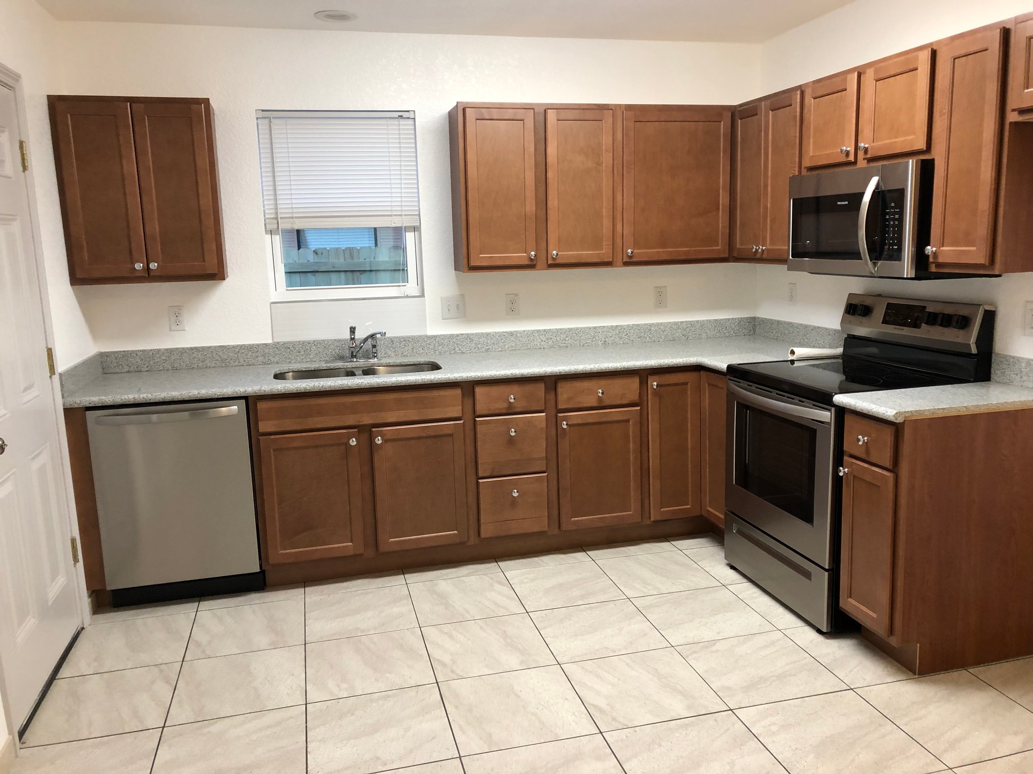 Gulf Breeze Multiplex: 3393 B Green Briar Circle