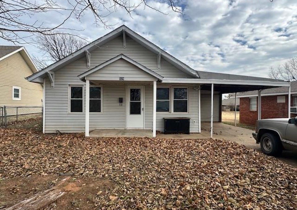 Weatherford House: 520 N Illinois St
