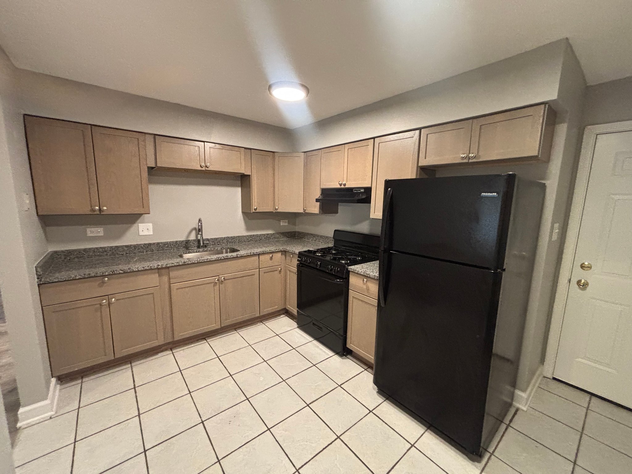 Sauk Village Apartment: 21907 Jeffrey Ave