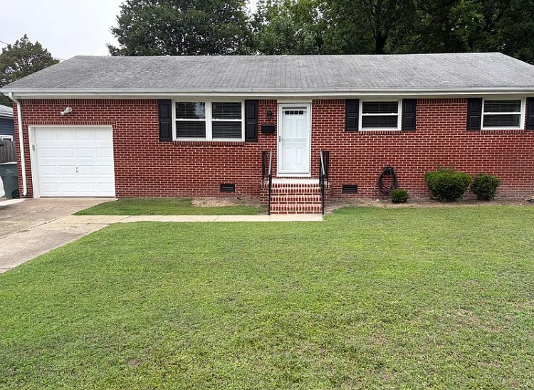 Norfolk House: 4906 Cape Henry Ave