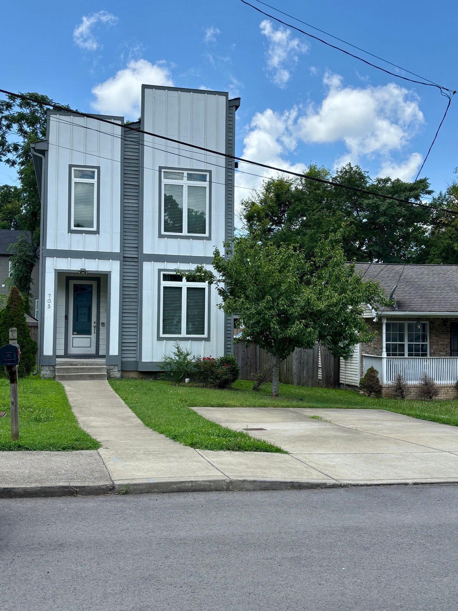 Nashville House: 705 29th Ave N