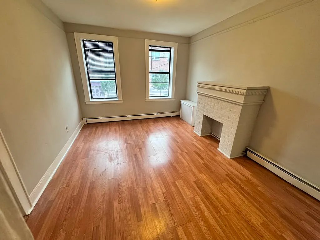 Newark Apartment: 115 Grafton Ave
