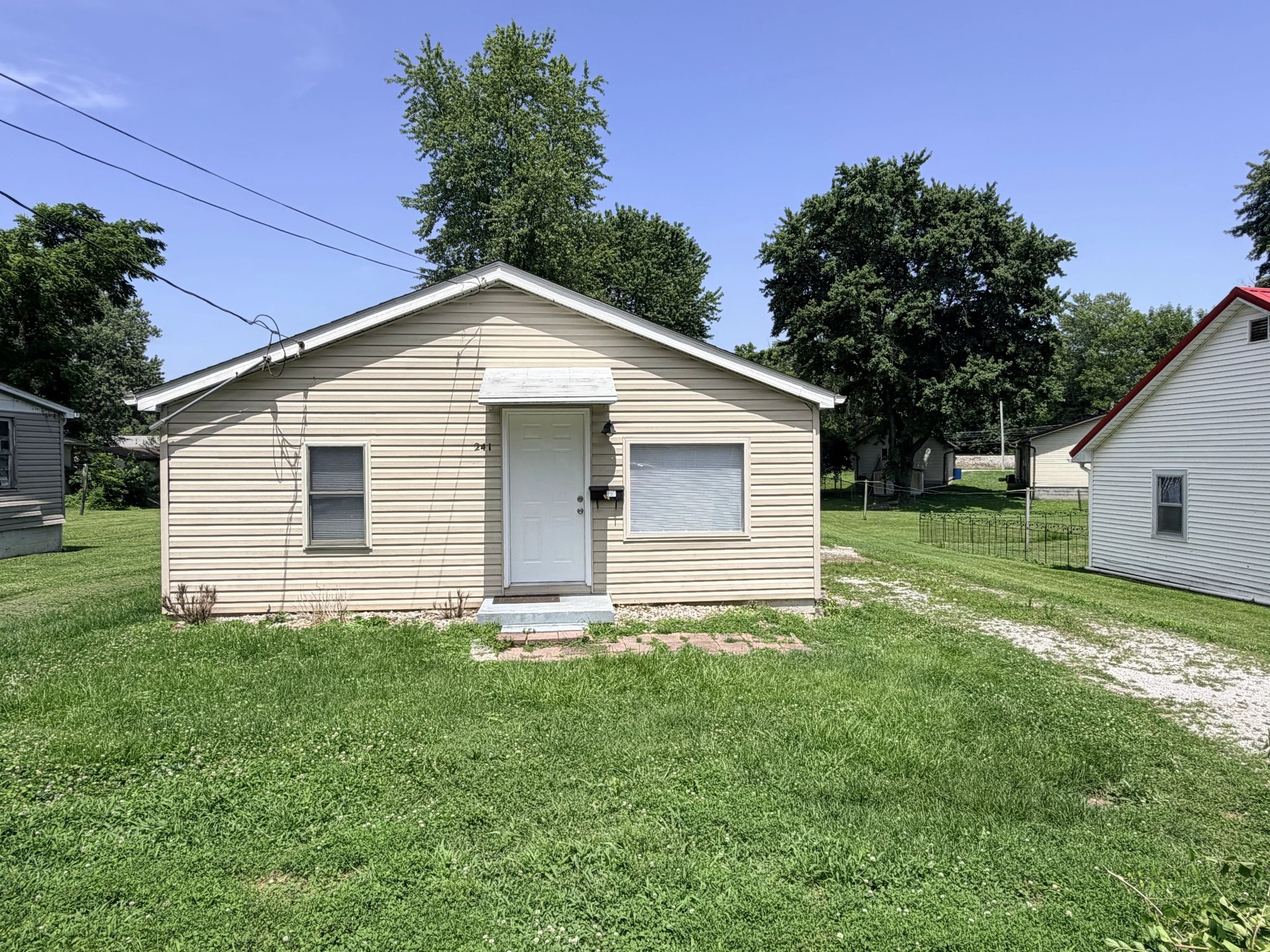 Sellersburg House: 241 Kahl St