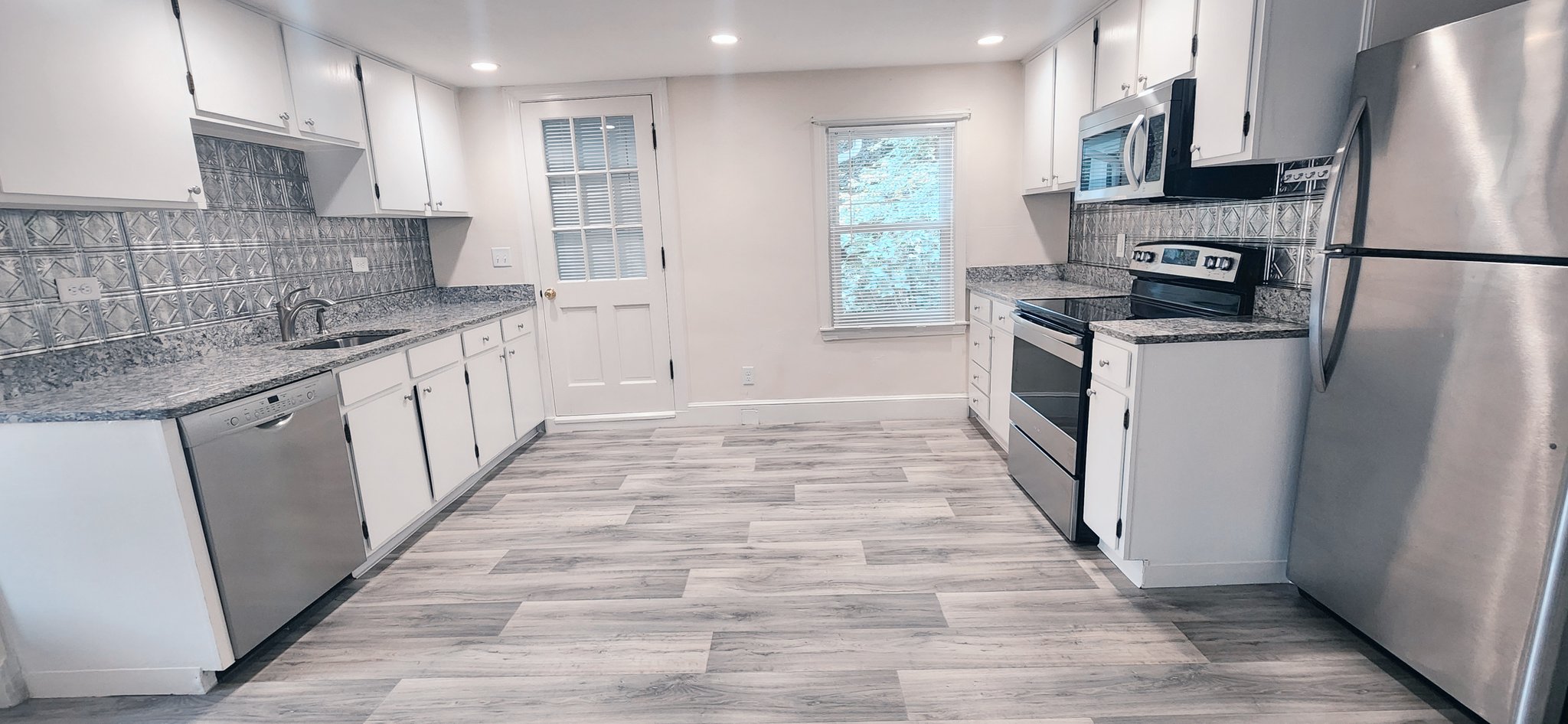 Salem Apartment: 34 Pond St