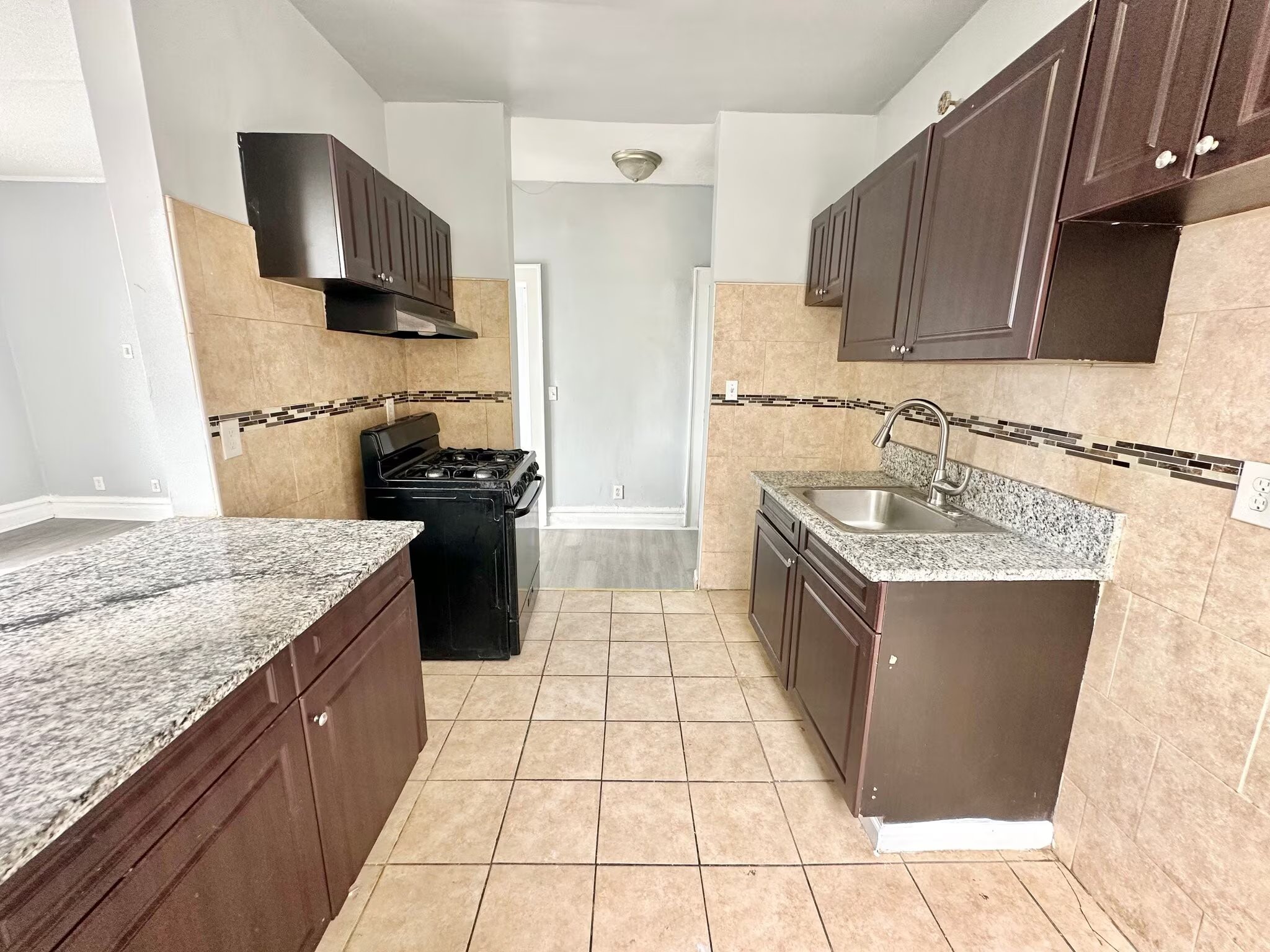 East Orange Apartment: 94 Fairmount Terrace