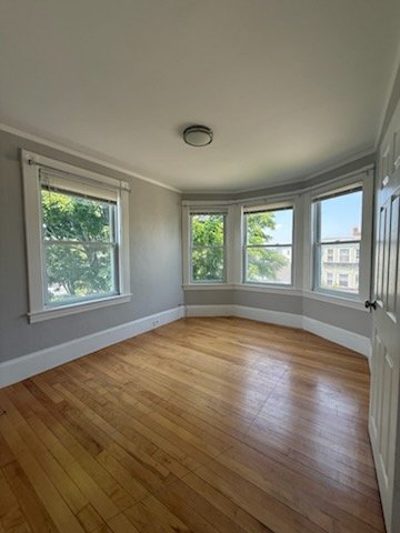 Manchester Apartment: 213 Laurel Street