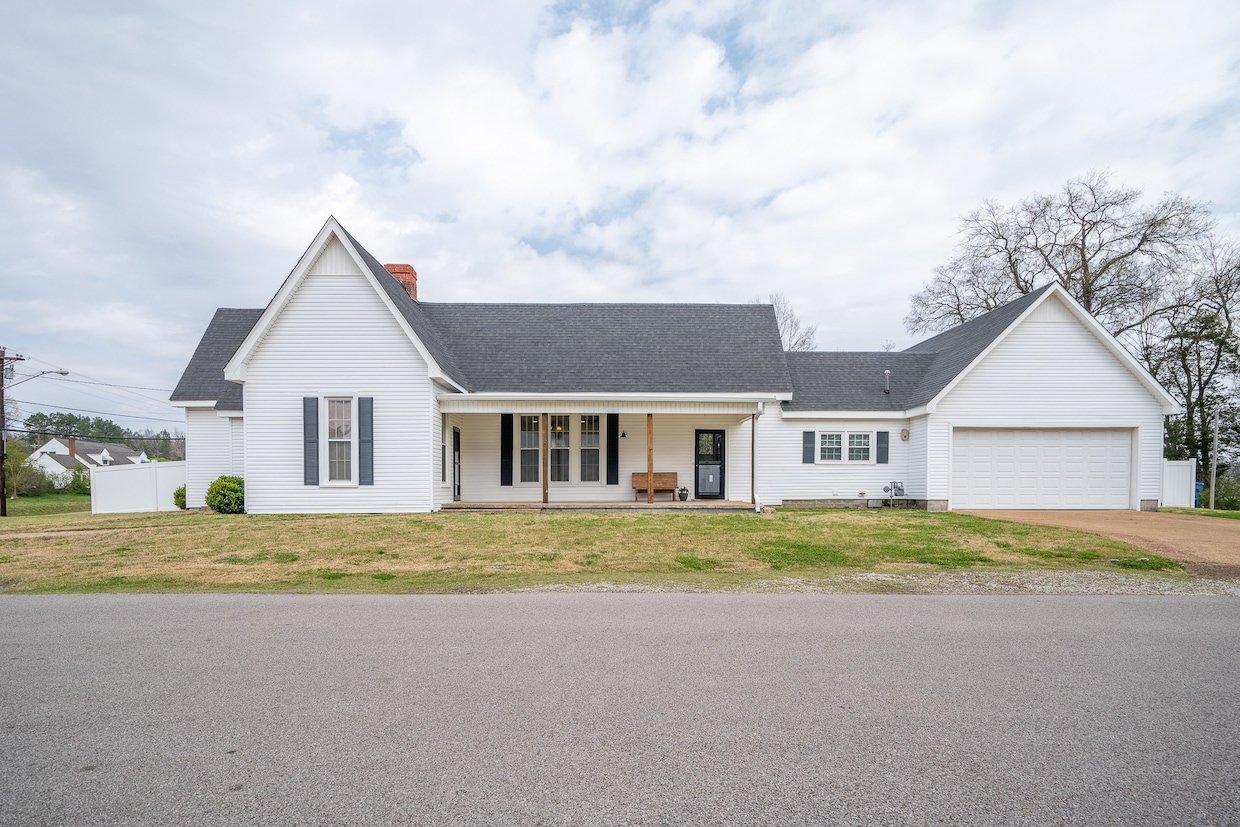 Waynesboro House: 112 N High St