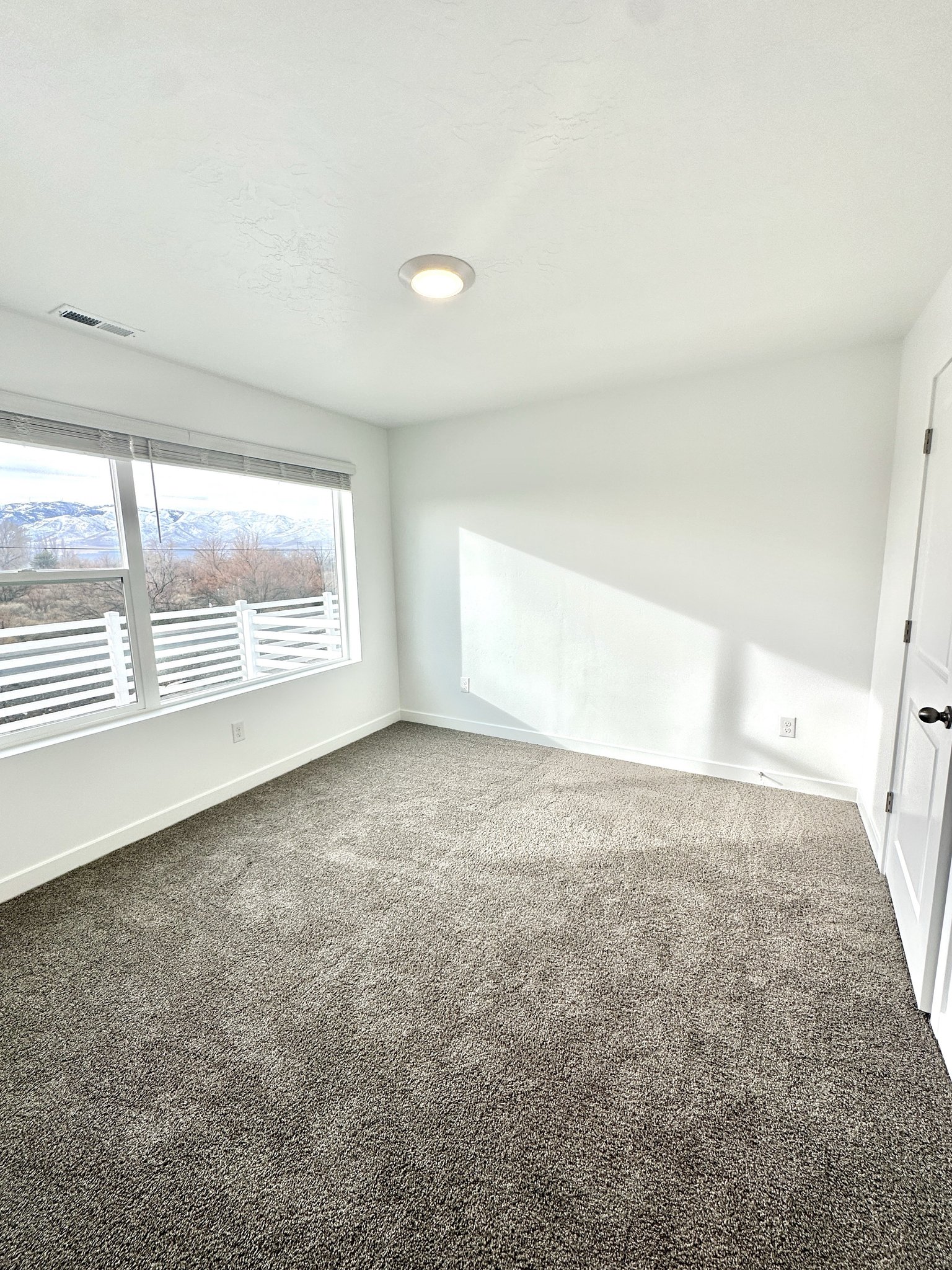Saratoga Springs Single Room: 851 E Skiff Way