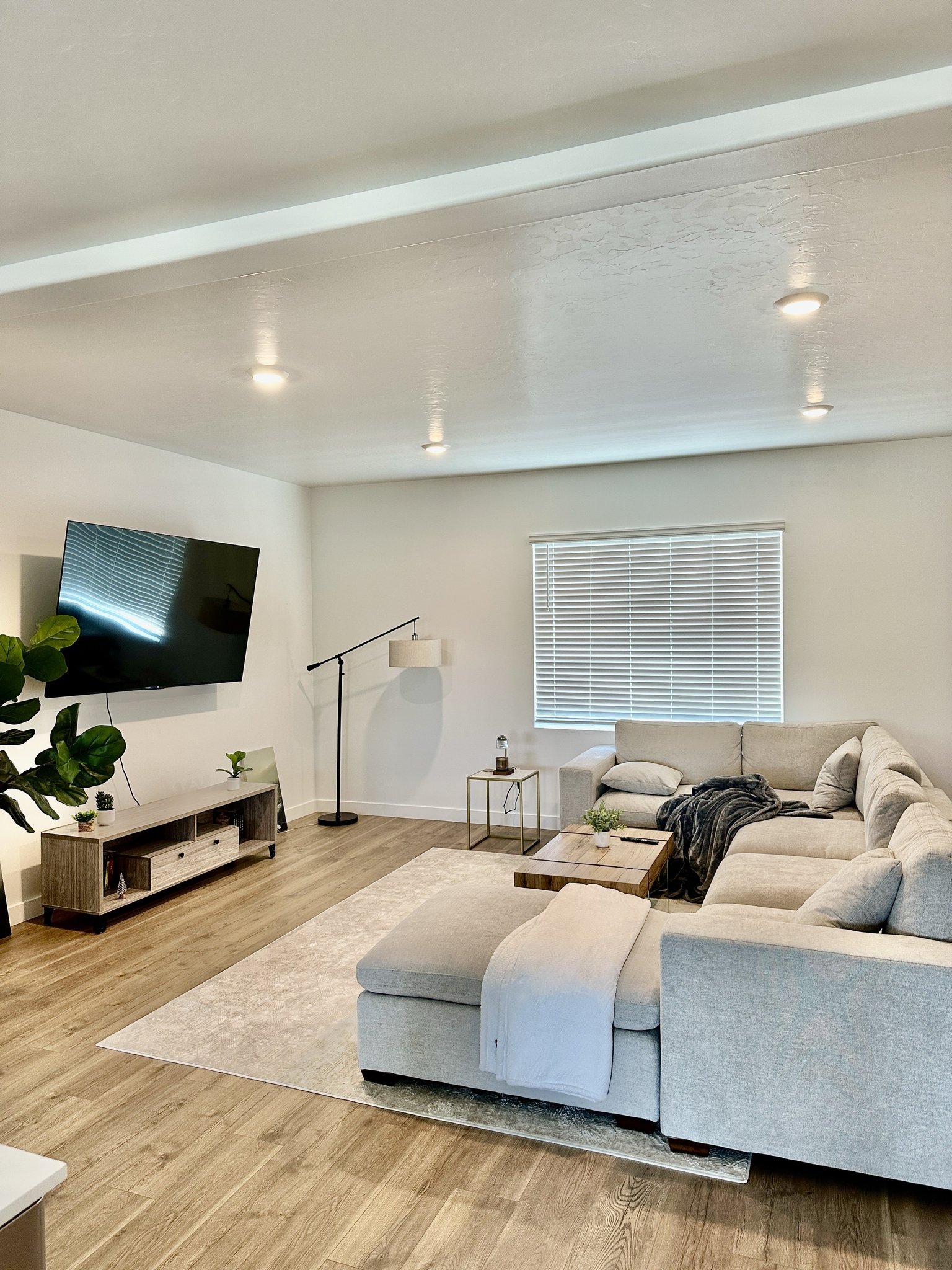 Saratoga Springs Single Room: 851 E Skiff Way