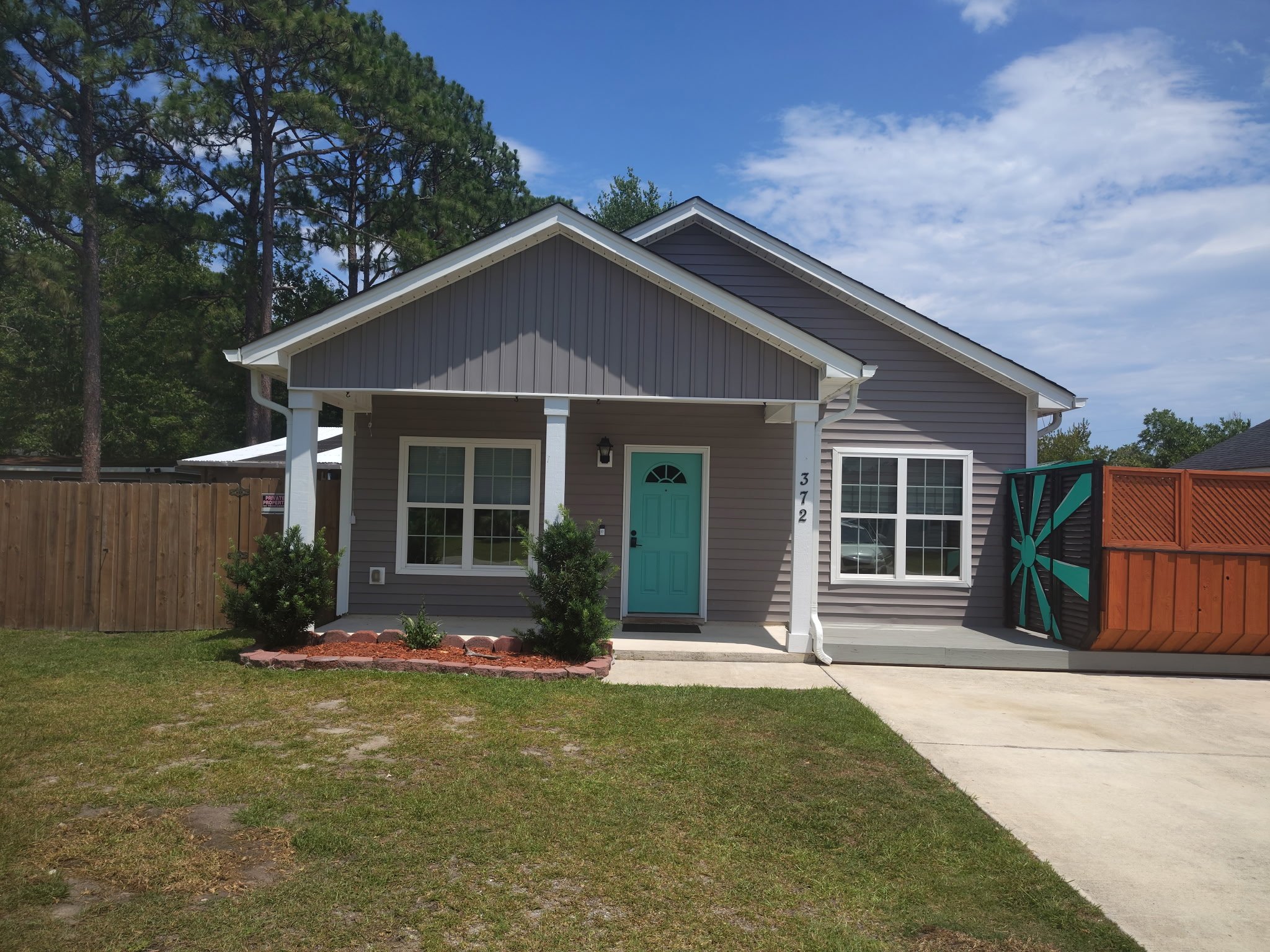 Holly Ridge House: 372 Dwight St