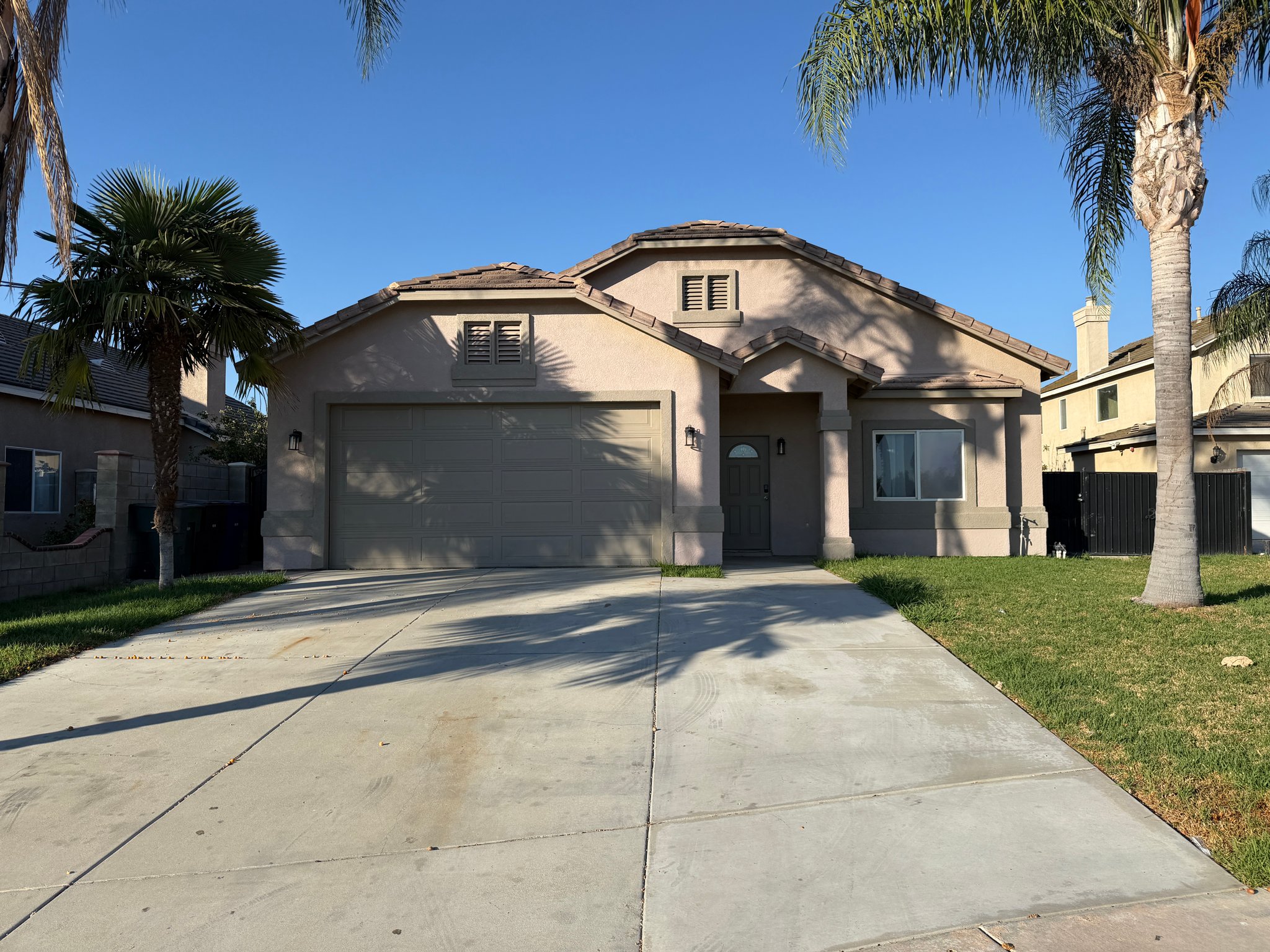 Riverside House: 4667 Chamber St