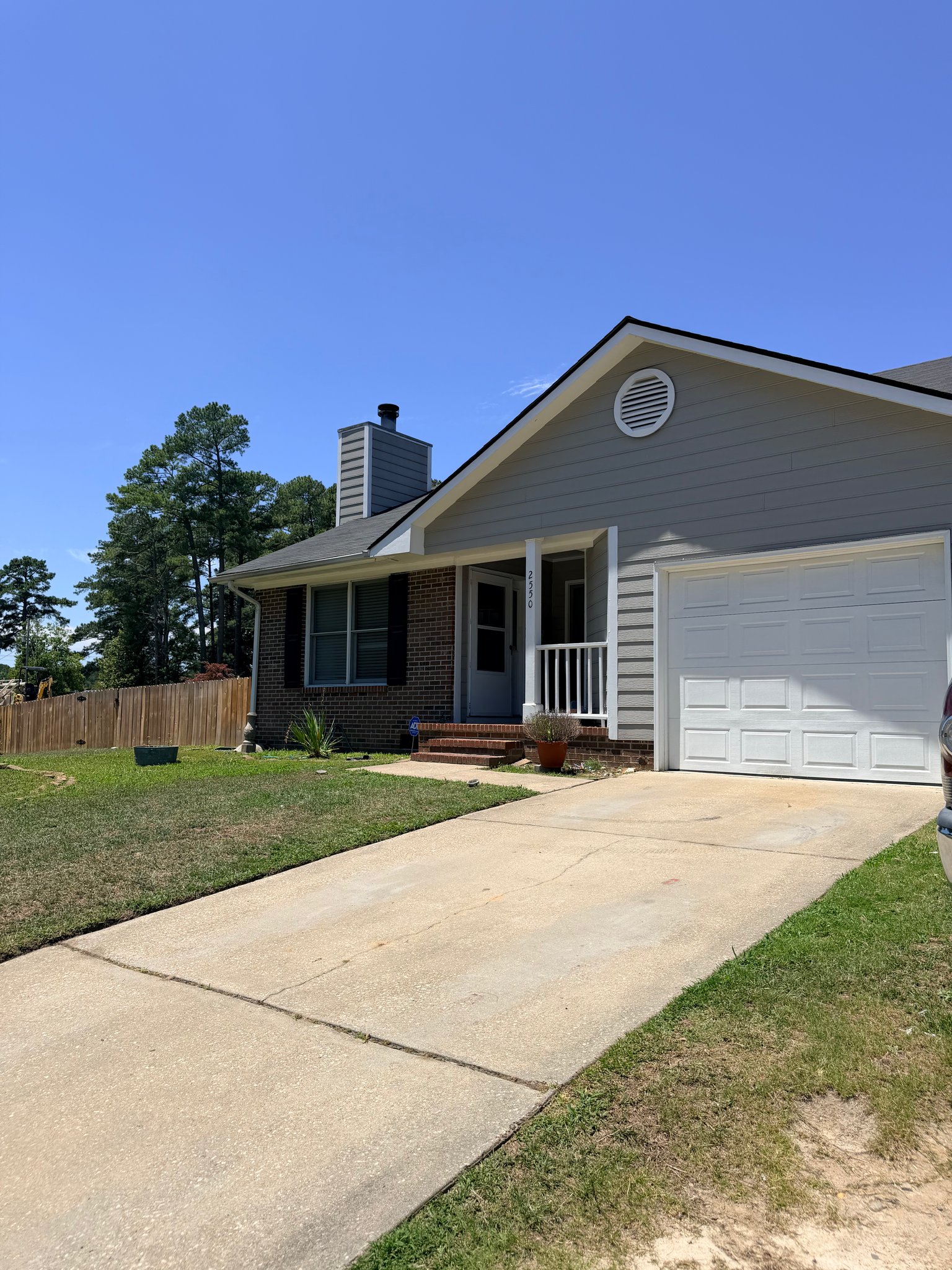 Fayetteville House: 2550 Silver Bell Loop