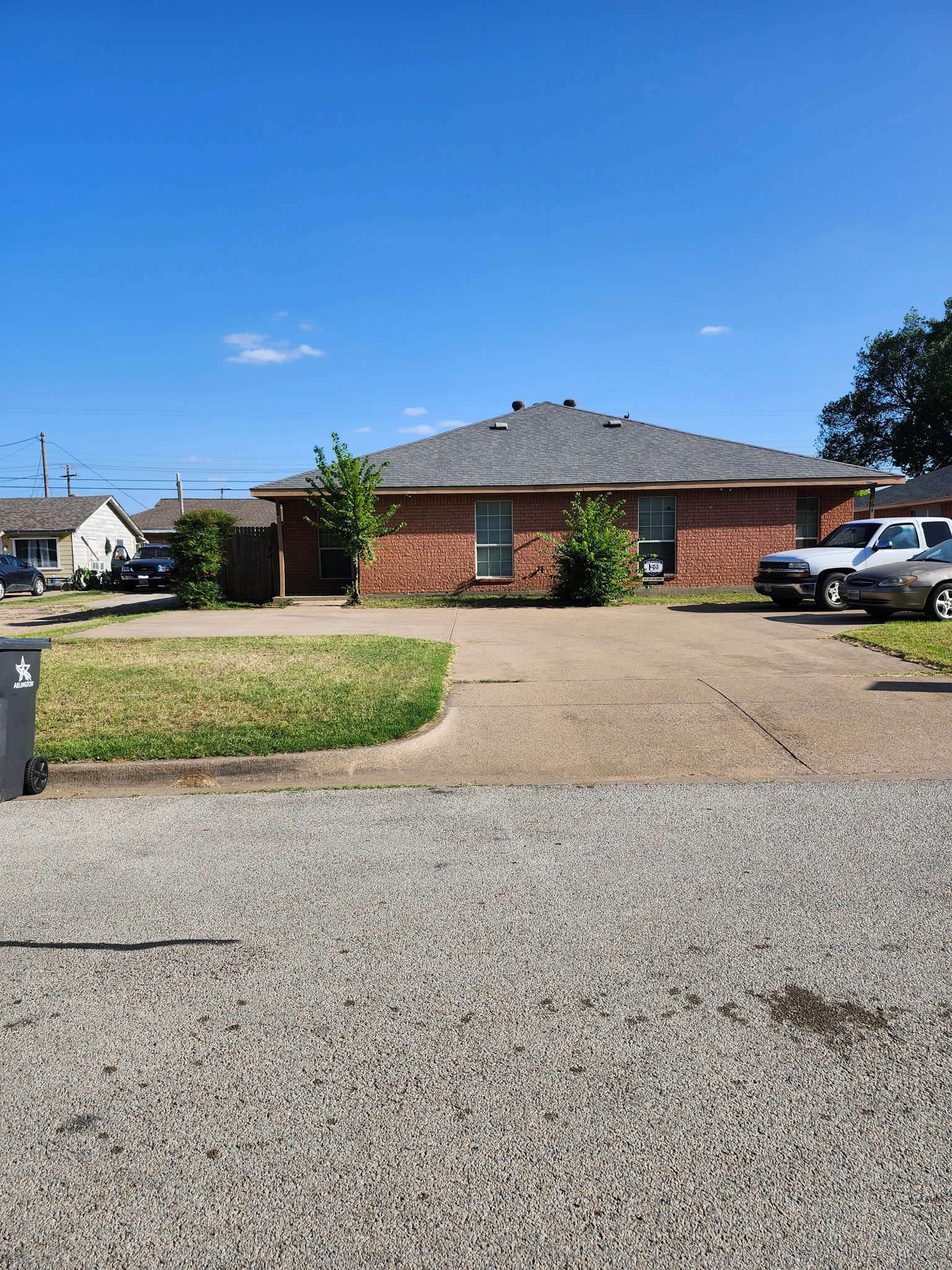 Arlington Other: 906 Austin St