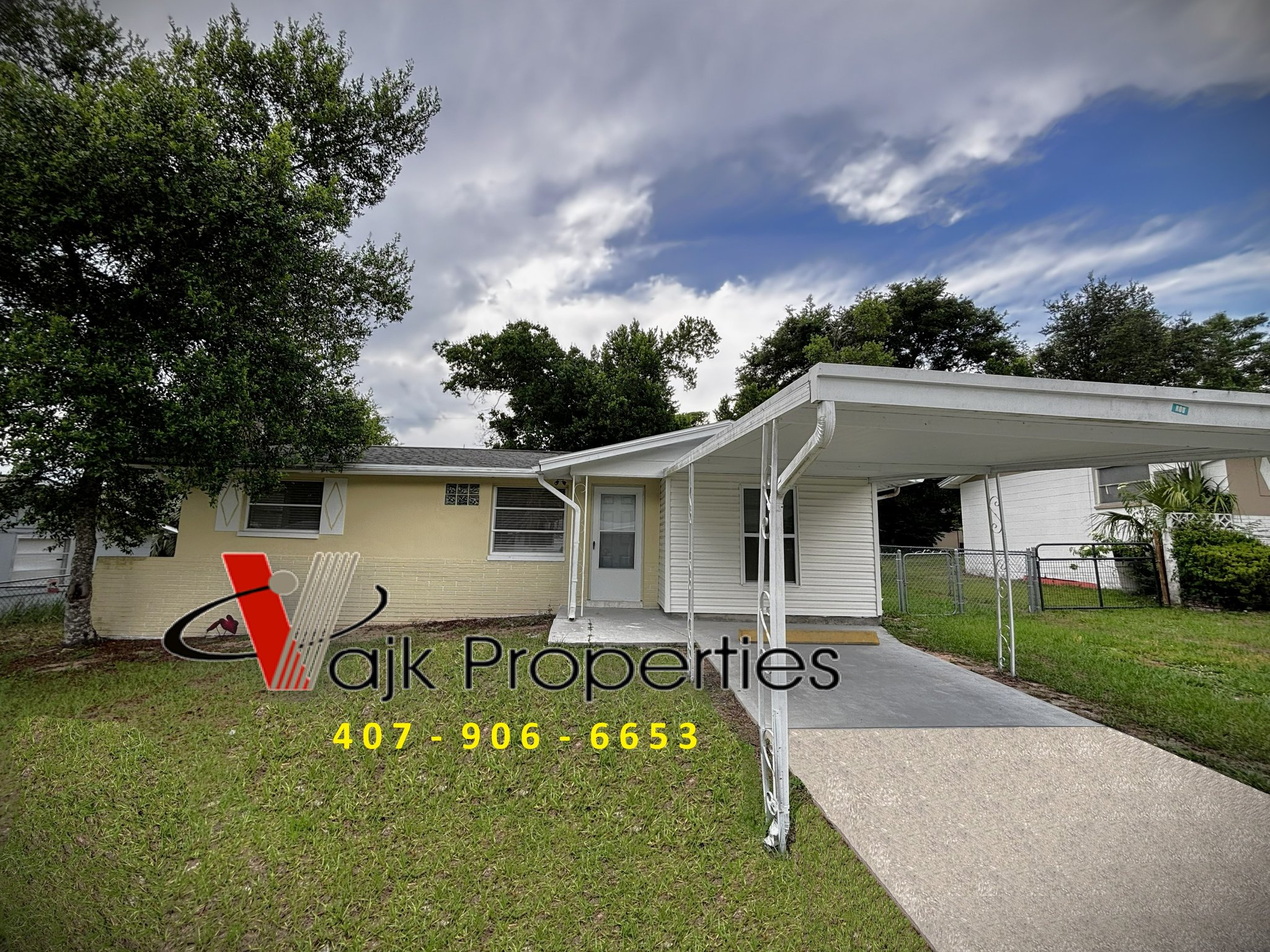 Beverly Hills House: 5 E Golden St