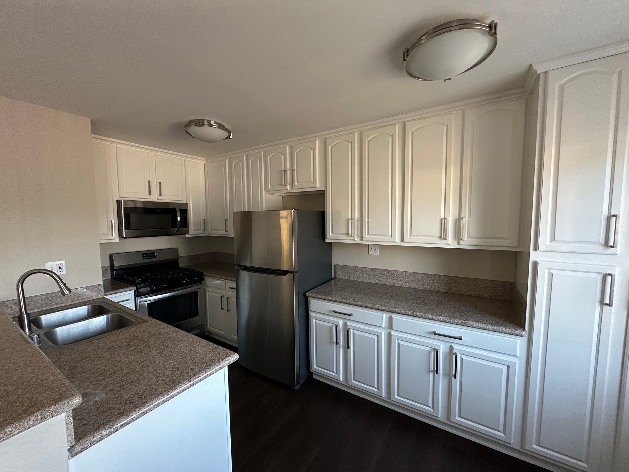 Los Angeles Apartment: 721 w 30th street