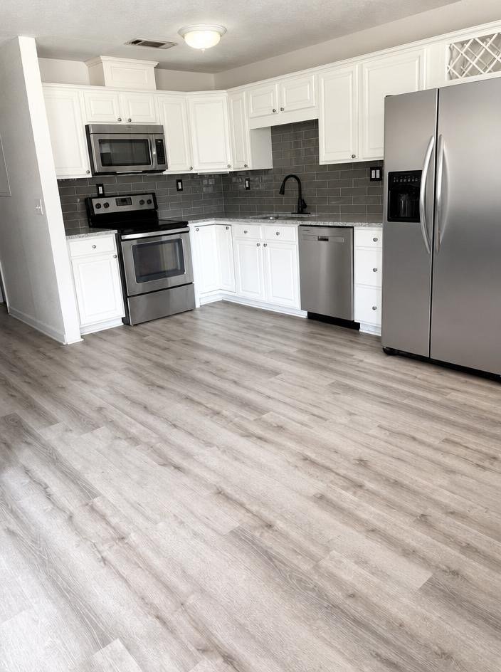 Orlando Multiplex: 4406 Elderberry Dr