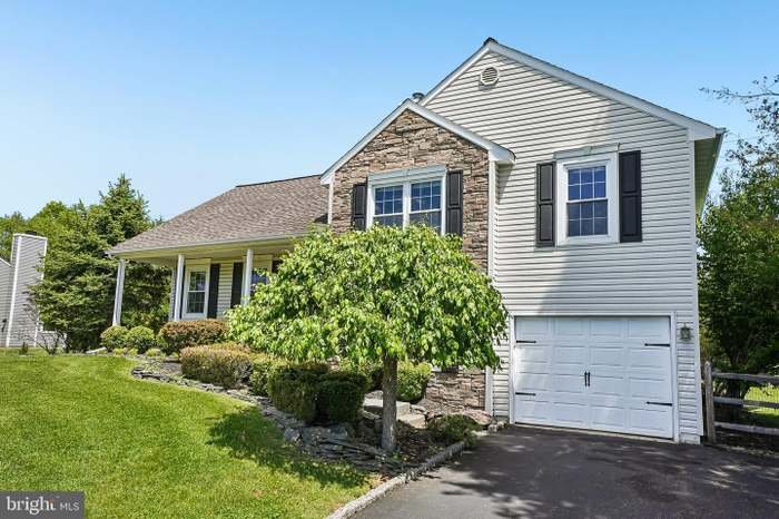 Horsham House: 247 Winchester Dr