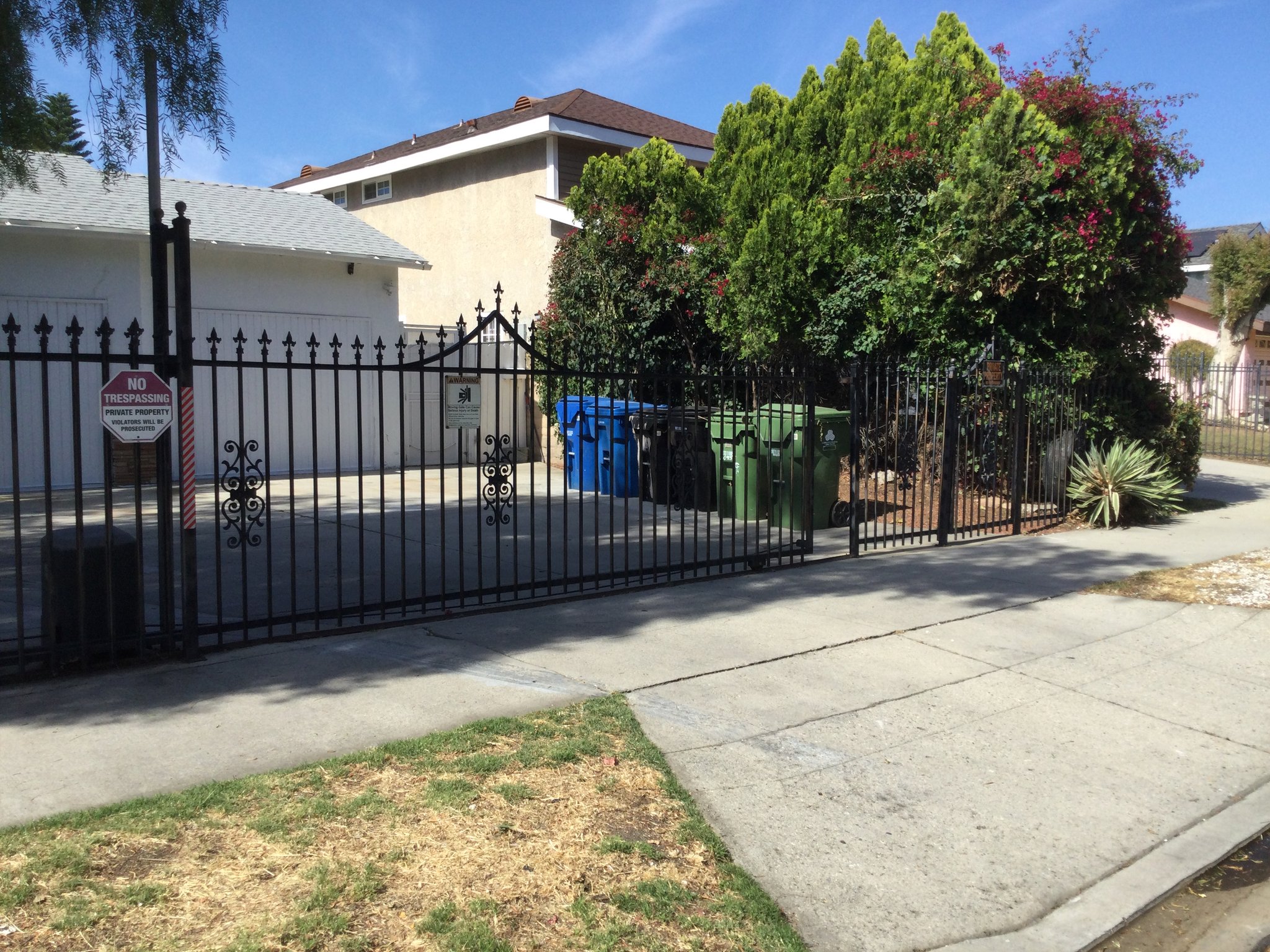 Canoga Park Single Room: 20957 Community St