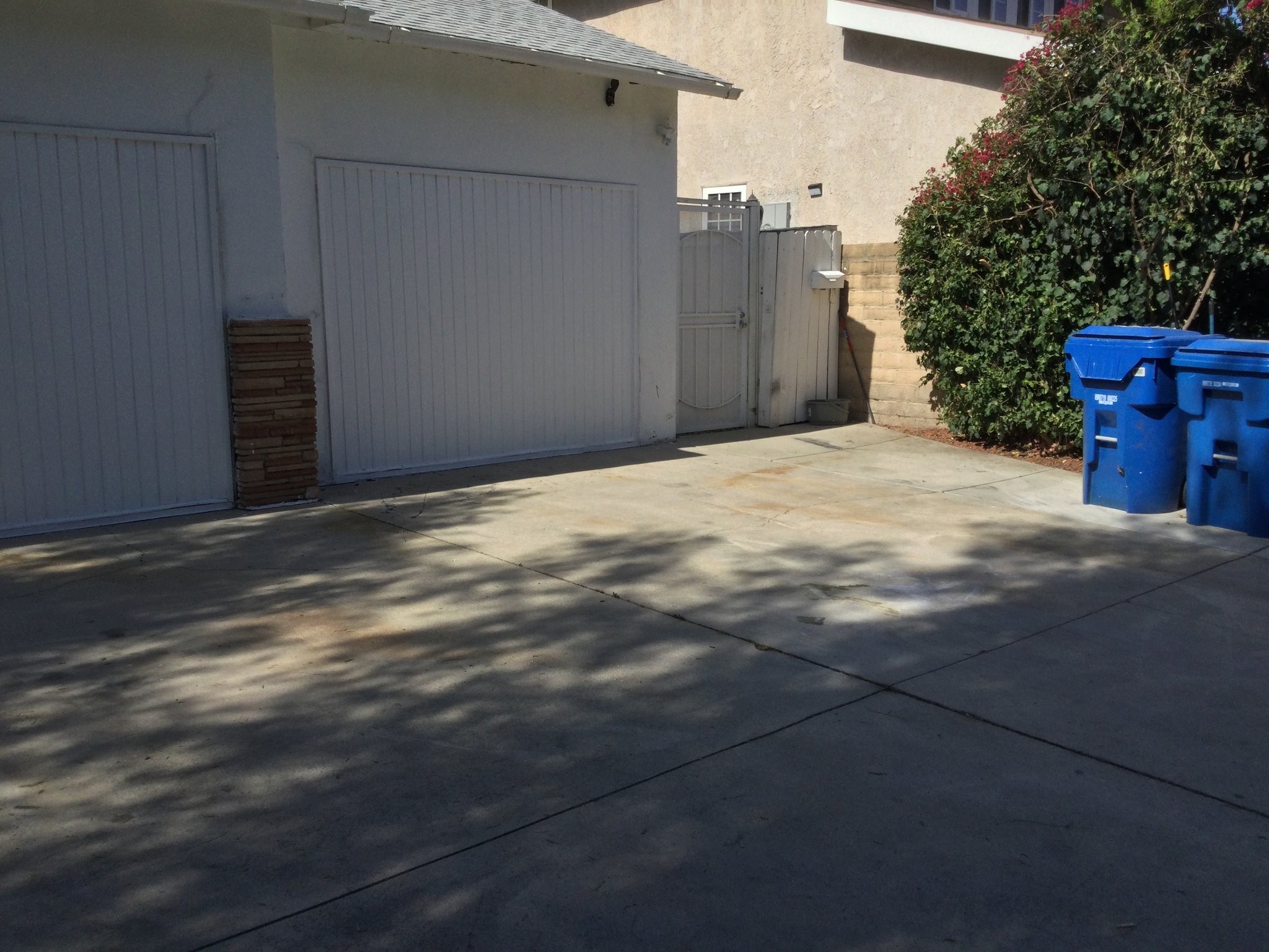 Canoga Park Single Room: 20957 Community St