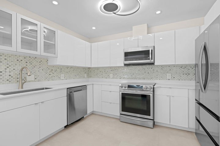 Pompano Beach House: 391 SE 7th Avenue