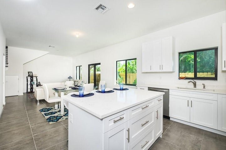 Oakland Park Townhome: 1036 NE 33rd Street 1036