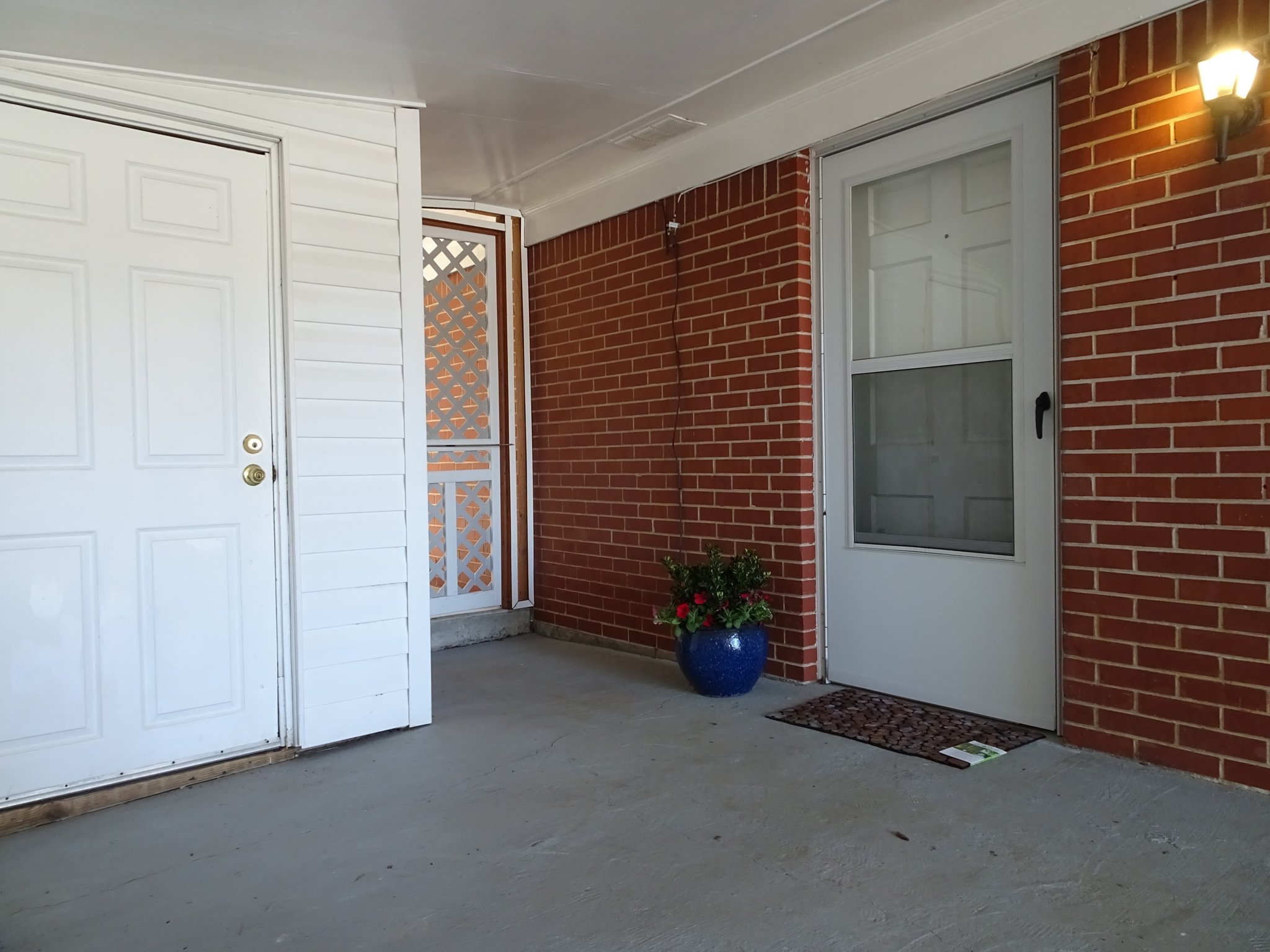 Atlanta Multiplex: 283 Lake Dr
