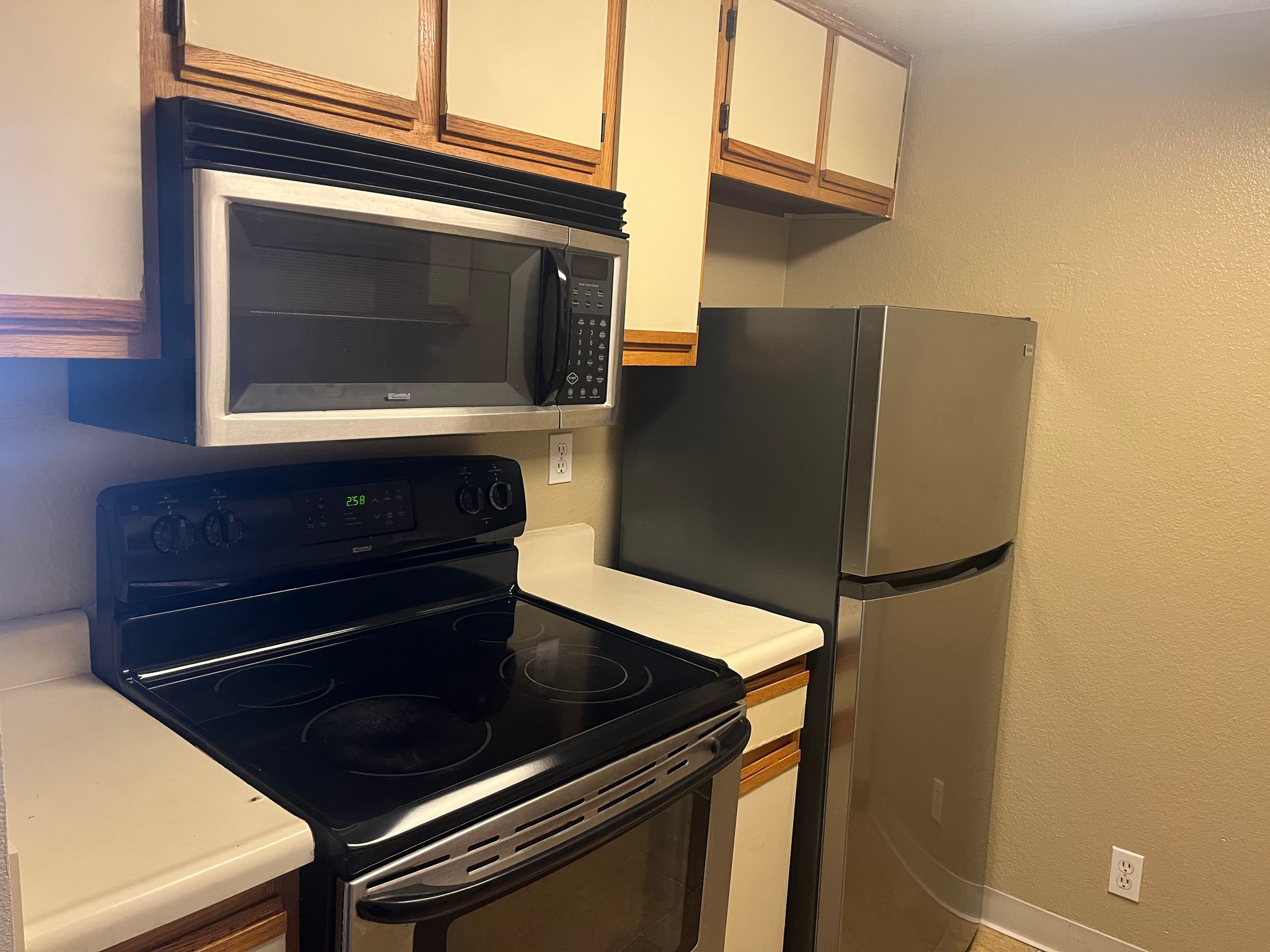San Leandro Condo: 16006 E 14th St