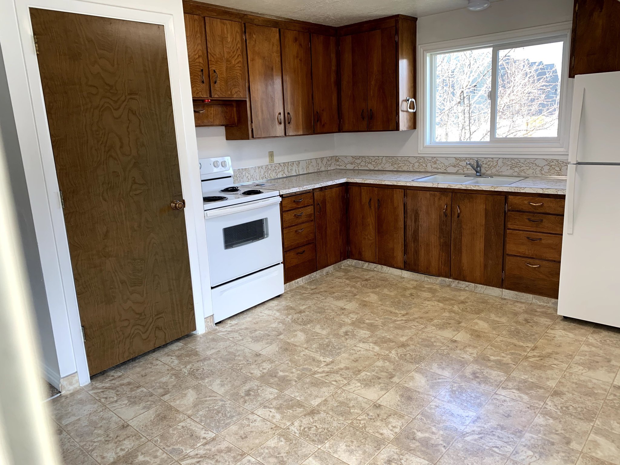 Logan Apartment: 680 E 1400 N