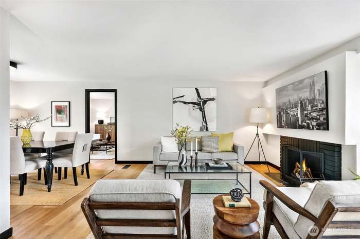 Renton House: 13826 SE 161st Pl