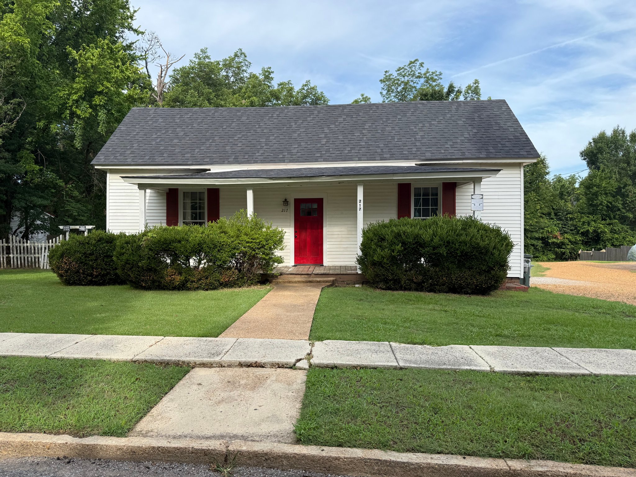 Senatobia House: 217 West Street