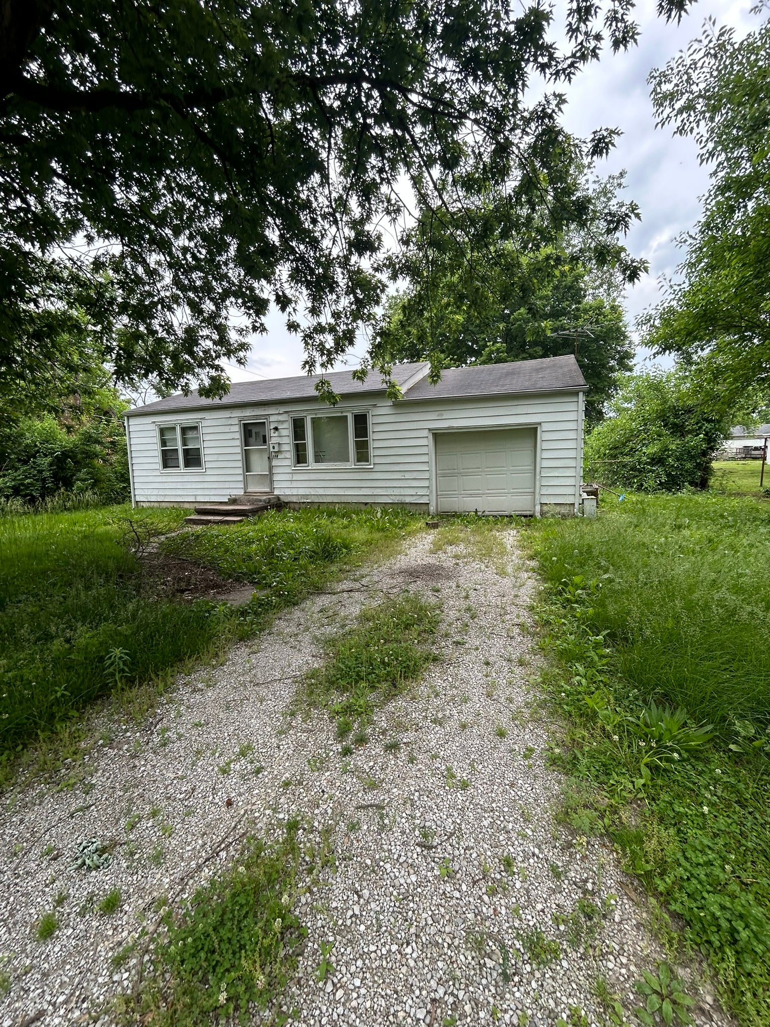 Sauget House: 306 Isabell St