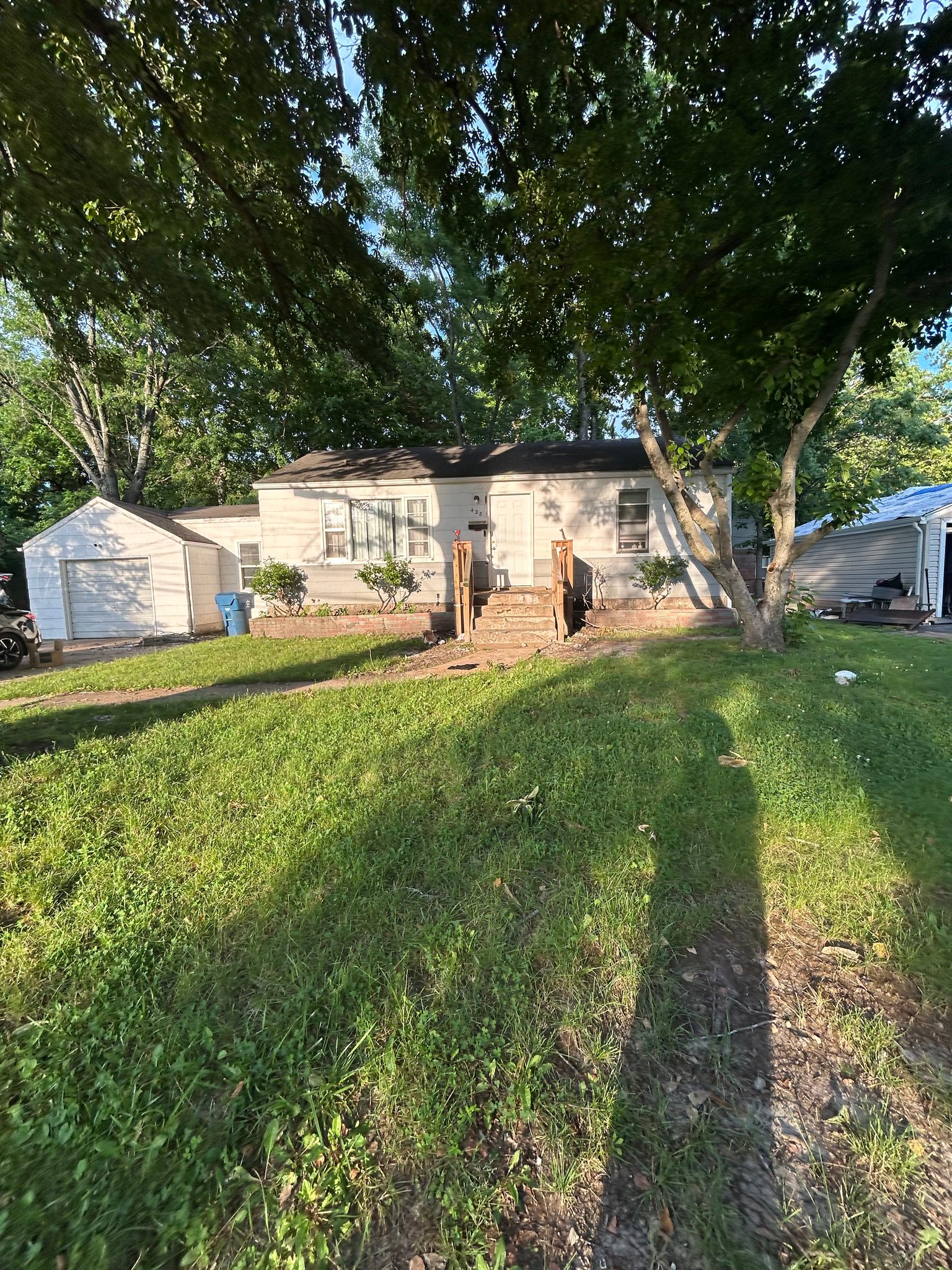 Ferguson House: 428 Jean Ave