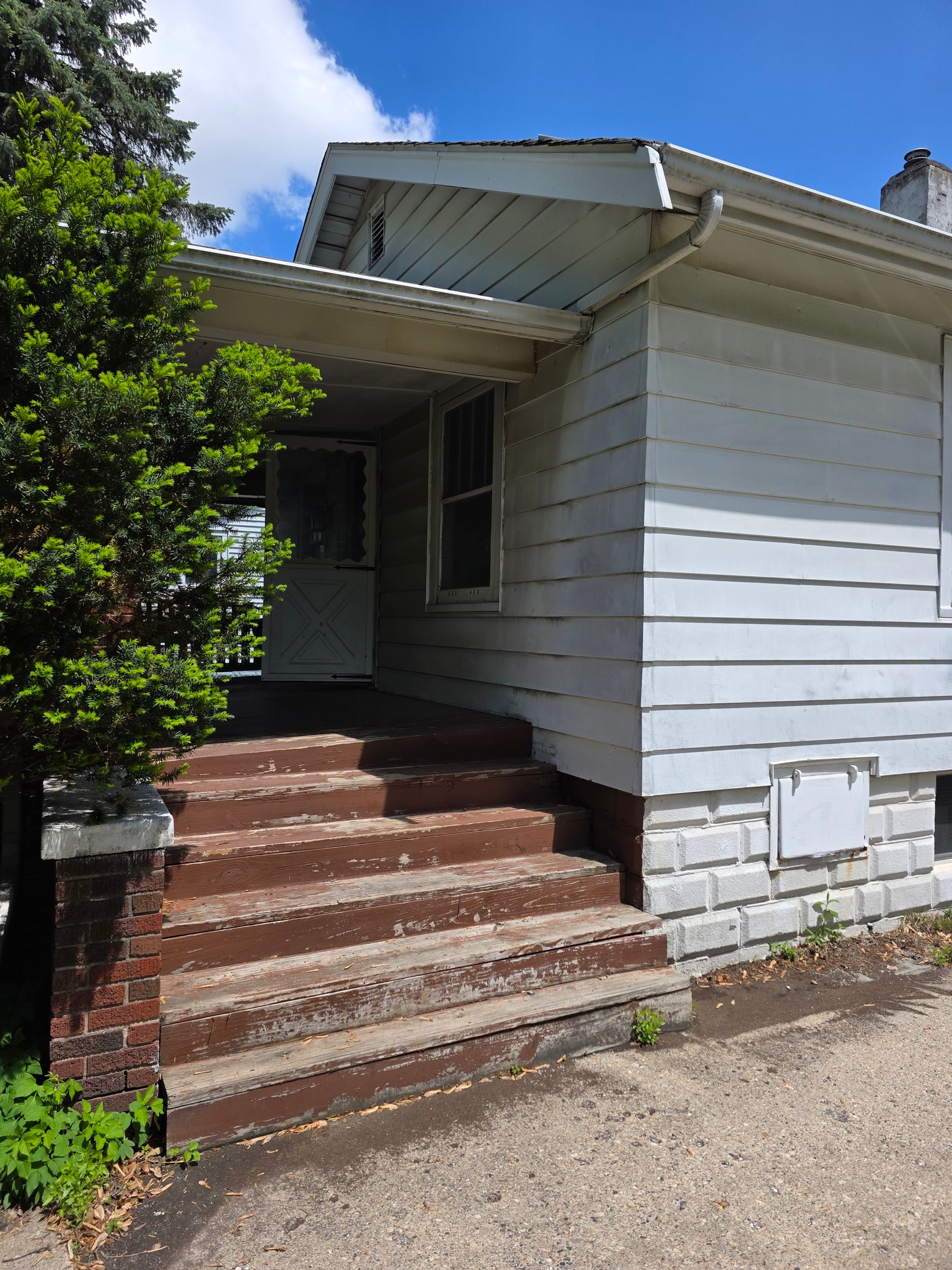 Decatur House: 1830 N Lowber St