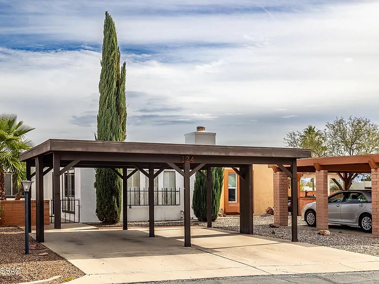 Green Valley Townhome: 224 N Camino del Vate
