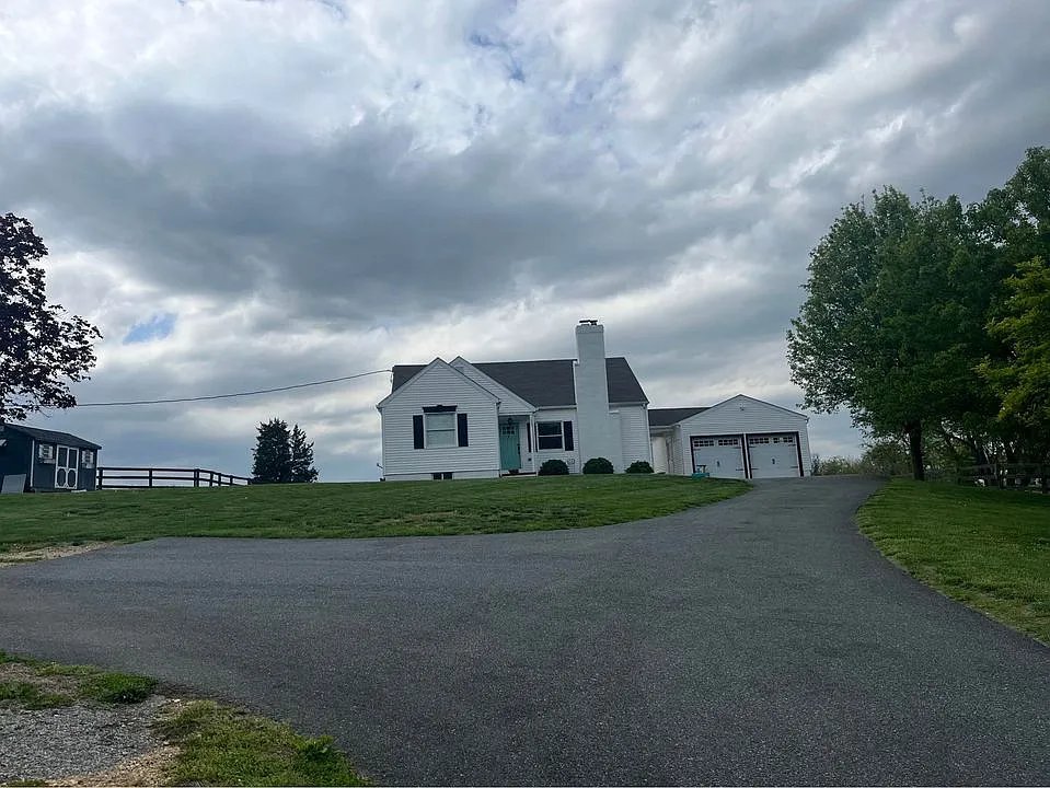 Elkton House: 1247 Oldfield Point Rd