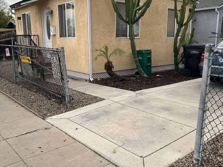 San Diego House: 3676 Euclid Ave