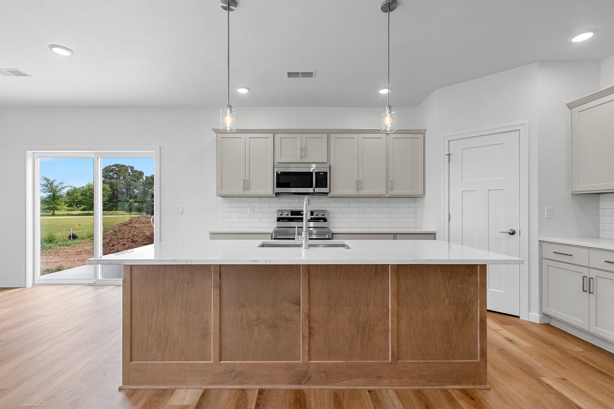 Green Bay Townhome: 2711 Sachet Pl