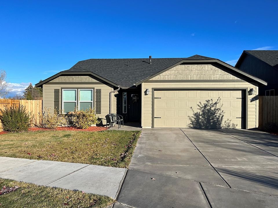 Redmond House: 1634 SW 36th Way