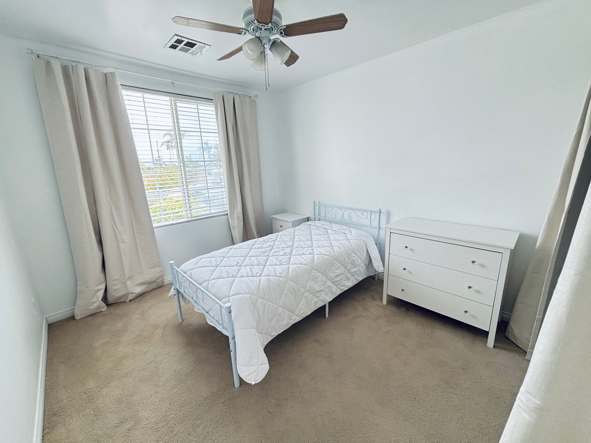 San Diego Single Room: 5130 Kesling Street