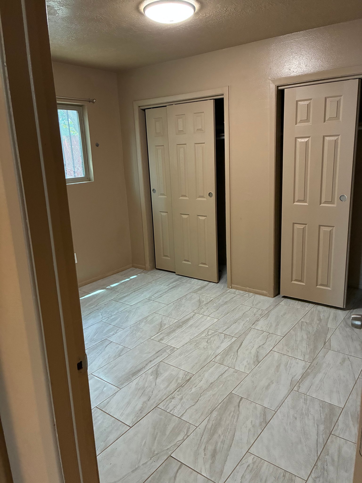 Albuquerque Apartment: 121 General Arnold St NE