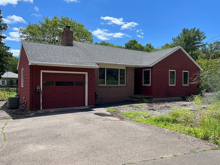 Branford House: 70 Short Beach Rd