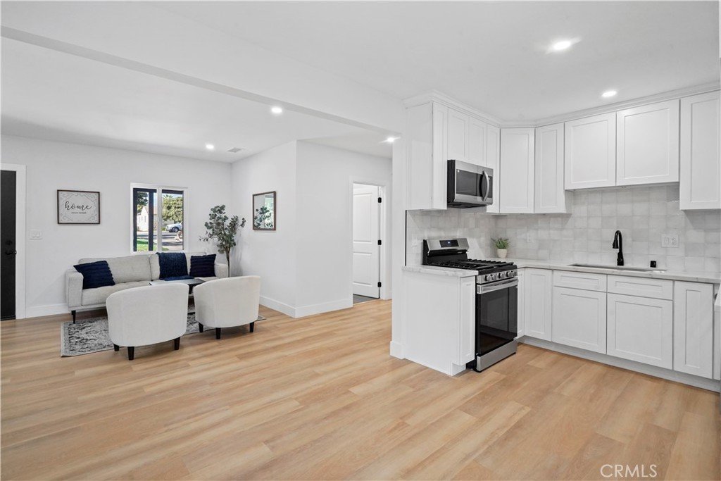 San Fernando House: 856 Newton St