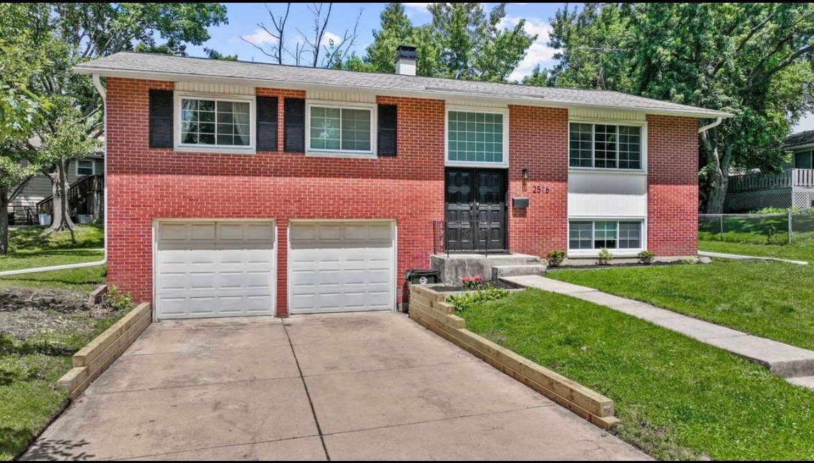 Woodridge House: 2516 Jackson Dr